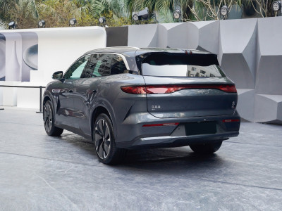 BYD Tang L Фото №6